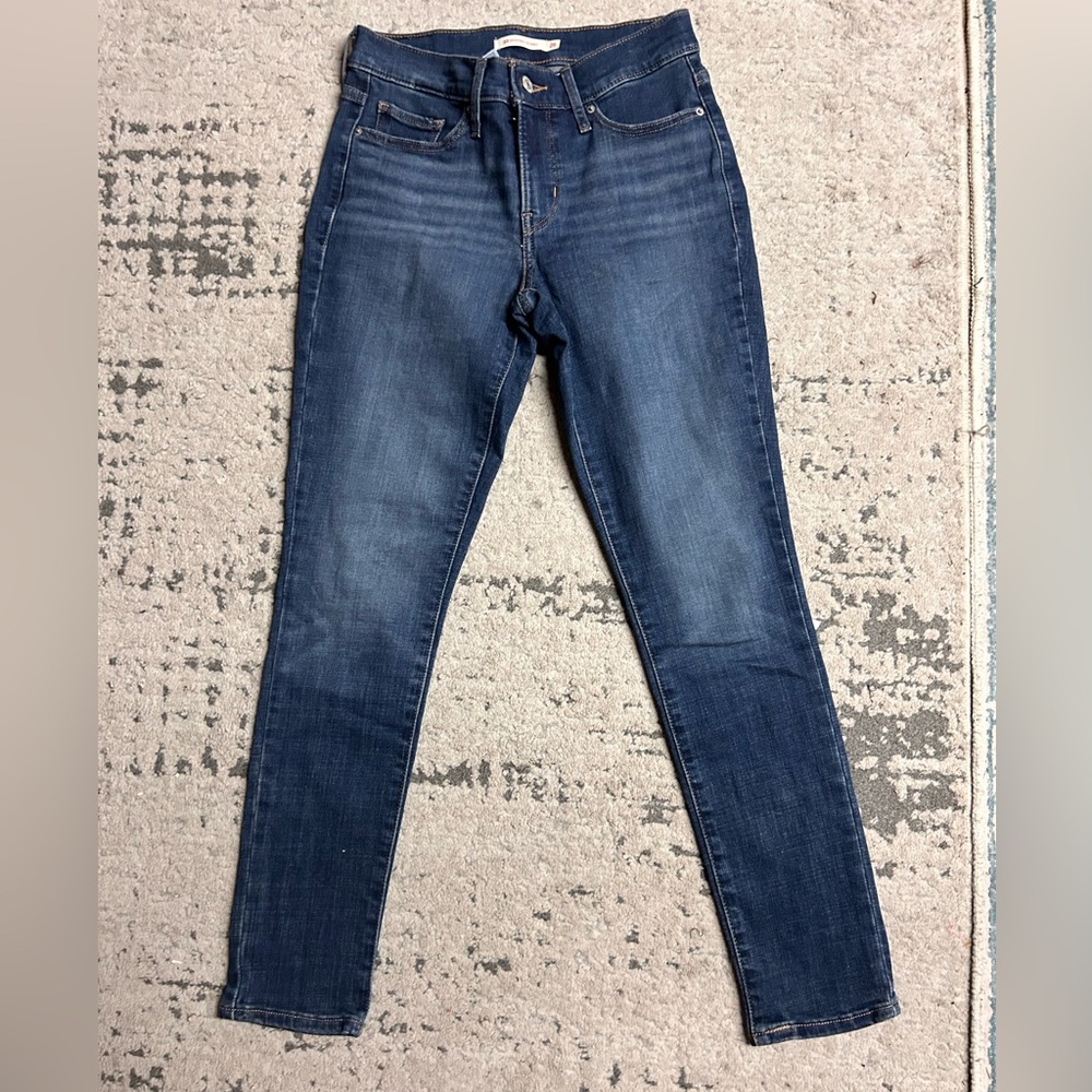 311 shaping skinny levis size 26